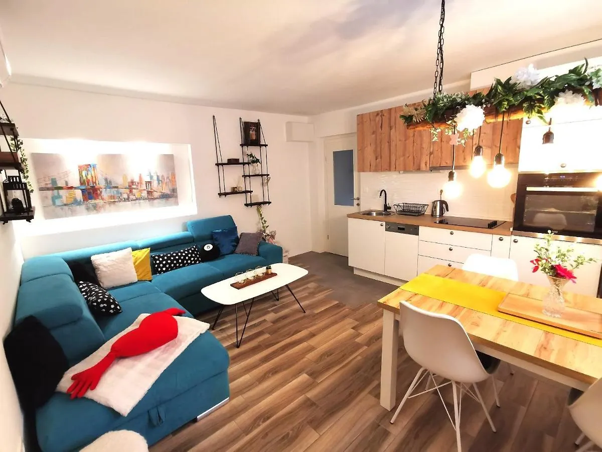 Colors Apartment Split