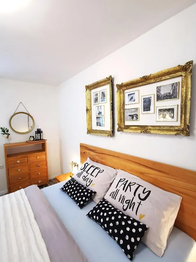 Colors Apartment Split