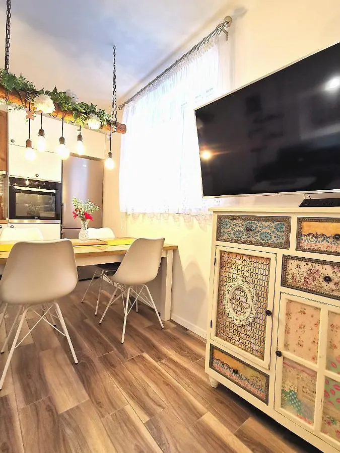 Colors Apartment Split