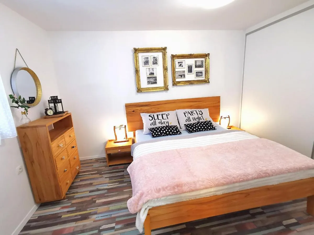 Colors Apartment Split