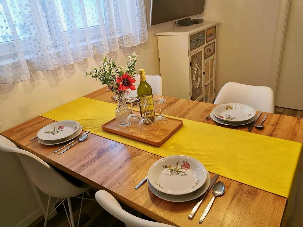 Colors Apartment Split